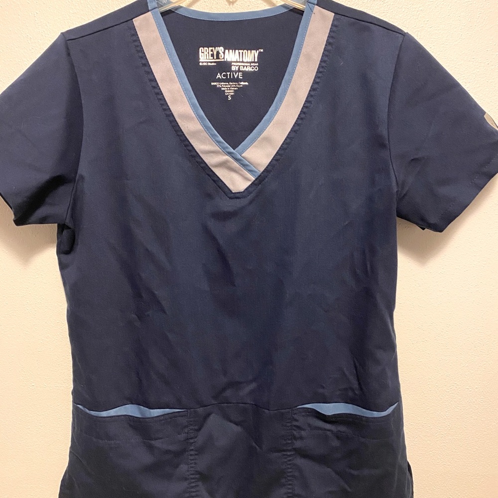 Scrub top